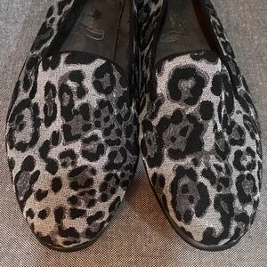 AEROSOLES Black and Gray Animal Print Loafers